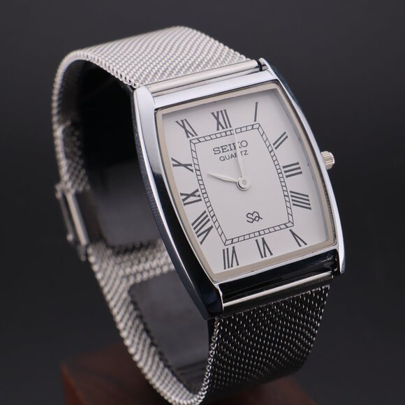 Vintage Seiko Slim Tonneau Tank Quartz Gentlemen's Wrist Watch  - FREE SHIPPING - Picture 1 of 14